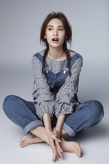 Rainie Yang feet photo 6