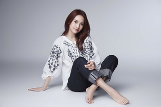Rainie Yang feet photo 4