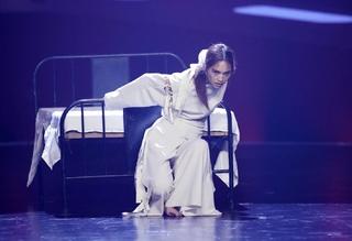 Rainie Yang feet photo 11