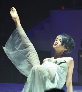 Rainie Yang feet photo 3