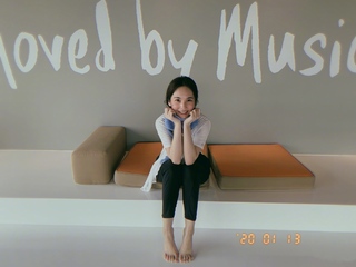 Rainie Yang feet photo 9