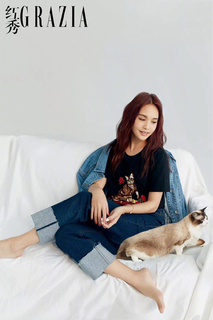 Rainie Yang feet photo 1