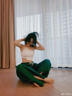 Rainie Yang feet photo 14
