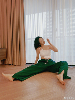 Rainie Yang feet photo 12