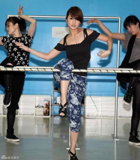 Rainie Yang feet photo 2
