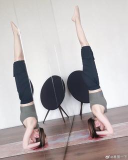 Rainie Yang feet photo 9