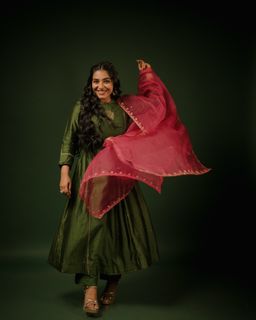 Rajisha Vijayan feet photo 7