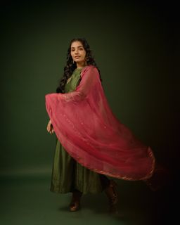 Rajisha Vijayan feet photo 5