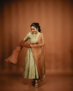 Rajisha Vijayan feet photo 4