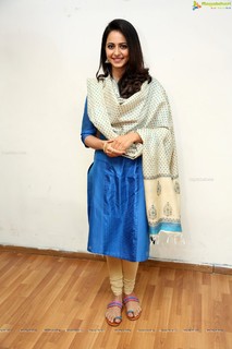 Rakul Preet Singh feet photo thumbnail