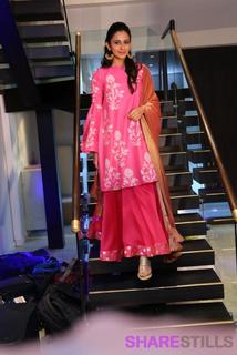 Rakul Preet Singh feet photo thumbnail