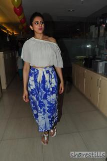 Rakul Preet Singh feet photo thumbnail
