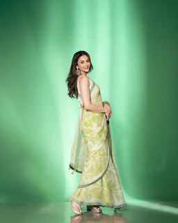 Rakul Preet Singh feet photo thumbnail