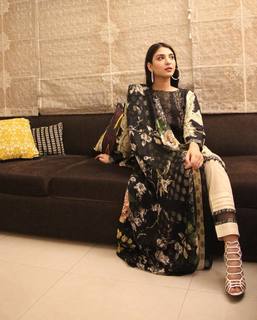 Ramsha Khan feet photo 2
