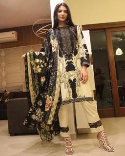 Ramsha Khan feet photo 1