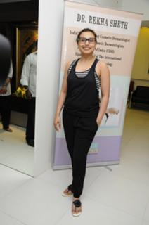 Rani Mukerji feet photo thumbnail
