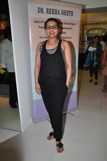 Rani Mukerji feet photo thumbnail