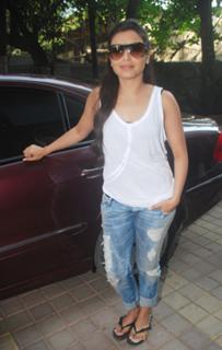 Rani Mukerji feet photo thumbnail