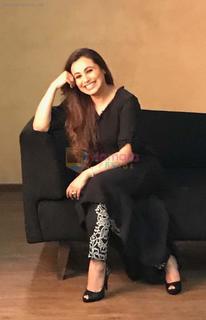 Rani Mukerji feet photo thumbnail