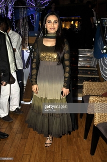 Rani Mukerji feet photo thumbnail