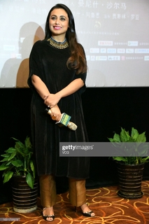 Rani Mukerji feet photo thumbnail