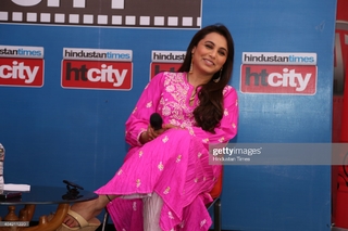 Rani Mukerji feet photo thumbnail