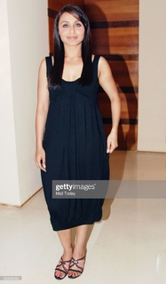 Rani Mukerji feet photo thumbnail