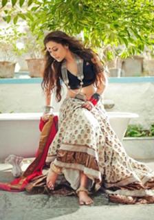 Rani Mukerji feet photo thumbnail
