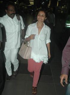 Rani Mukerji feet photo thumbnail