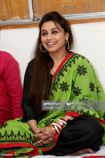 Rani Mukerji feet photo thumbnail