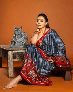Rani Mukerji feet photo thumbnail