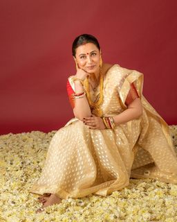 Rani Mukerji feet photo thumbnail