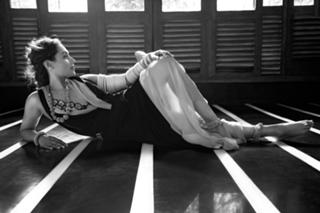 Rani Mukerji feet photo thumbnail