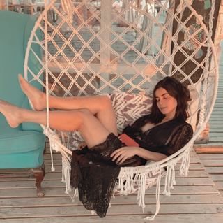 Rania Mansour feet photo thumbnail