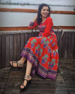 Ranjitha Menon feet photo 8