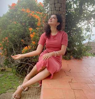 Ranjitha Menon feet photo 3