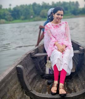 Ranjitha Menon feet photo 2