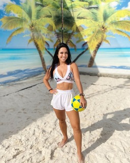 Raquel Benetti feet photo 1