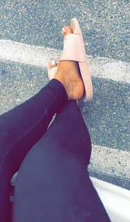 Raquel Cordova feet photo 3