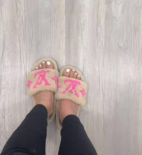 Raquel Cordova feet photo 11