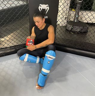 Raquel Pennington feet photo 3