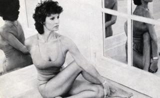 Raquel Welch feet photo thumbnail