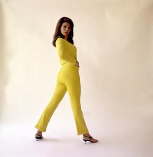 Raquel Welch feet photo thumbnail