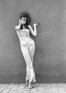 Raquel Welch feet photo thumbnail