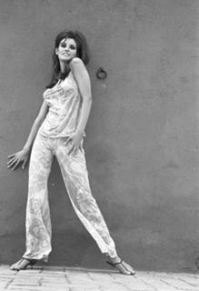 Raquel Welch feet photo thumbnail