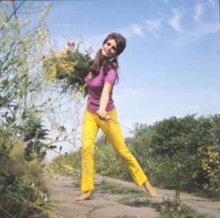 Raquel Welch feet photo thumbnail