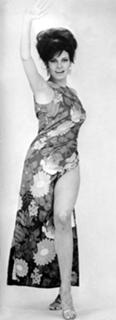 Raquel Welch feet photo thumbnail