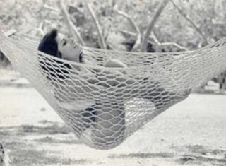 Raquel Welch feet photo thumbnail