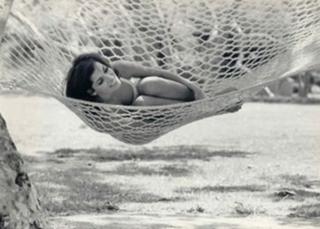 Raquel Welch feet photo thumbnail