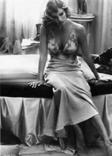 Raquel Welch feet photo thumbnail